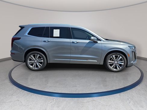 Used 2020 Cadillac XT6 Premium Luxury FWD image 4