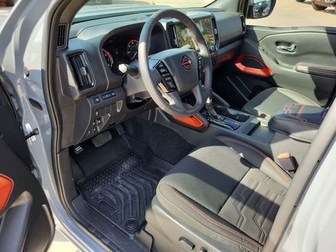 Used 2025 Nissan Frontier PRO-4X AWD/4WD image 10