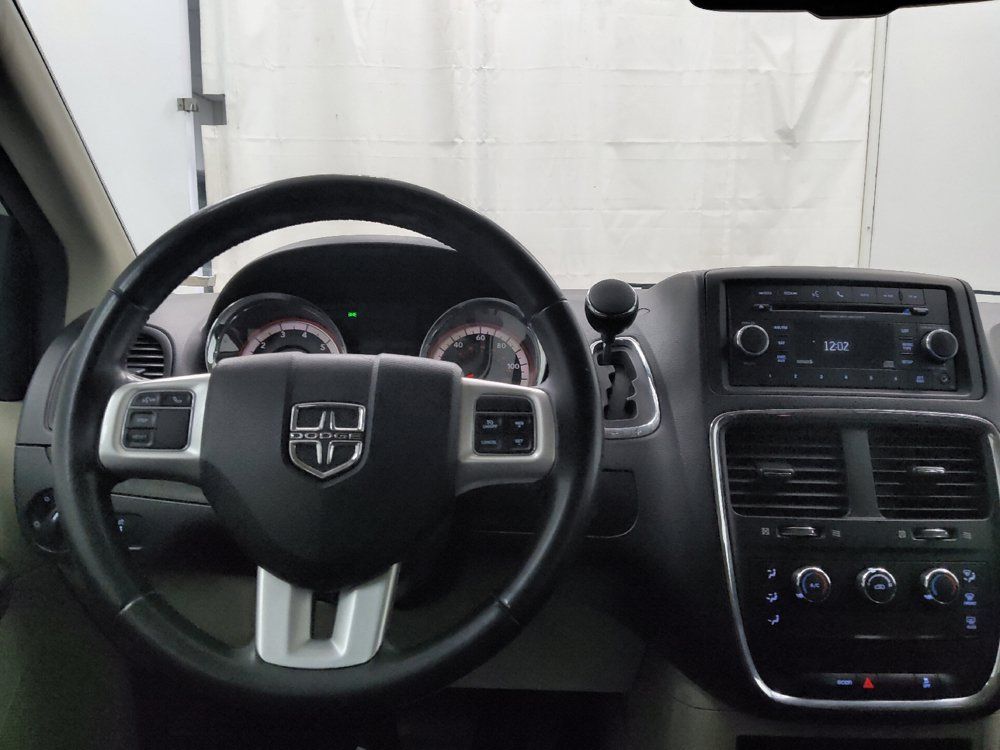 Used 2016 Dodge Grand Caravan American Value Package w/ UConnect Hands-Free Group FWD image 22