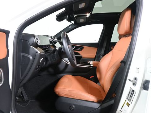 Used 2026 Mercedes-Benz GLC 300 4MATIC image 3