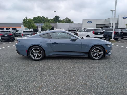 Certified 2025 Ford Mustang Coupe RWD image 2