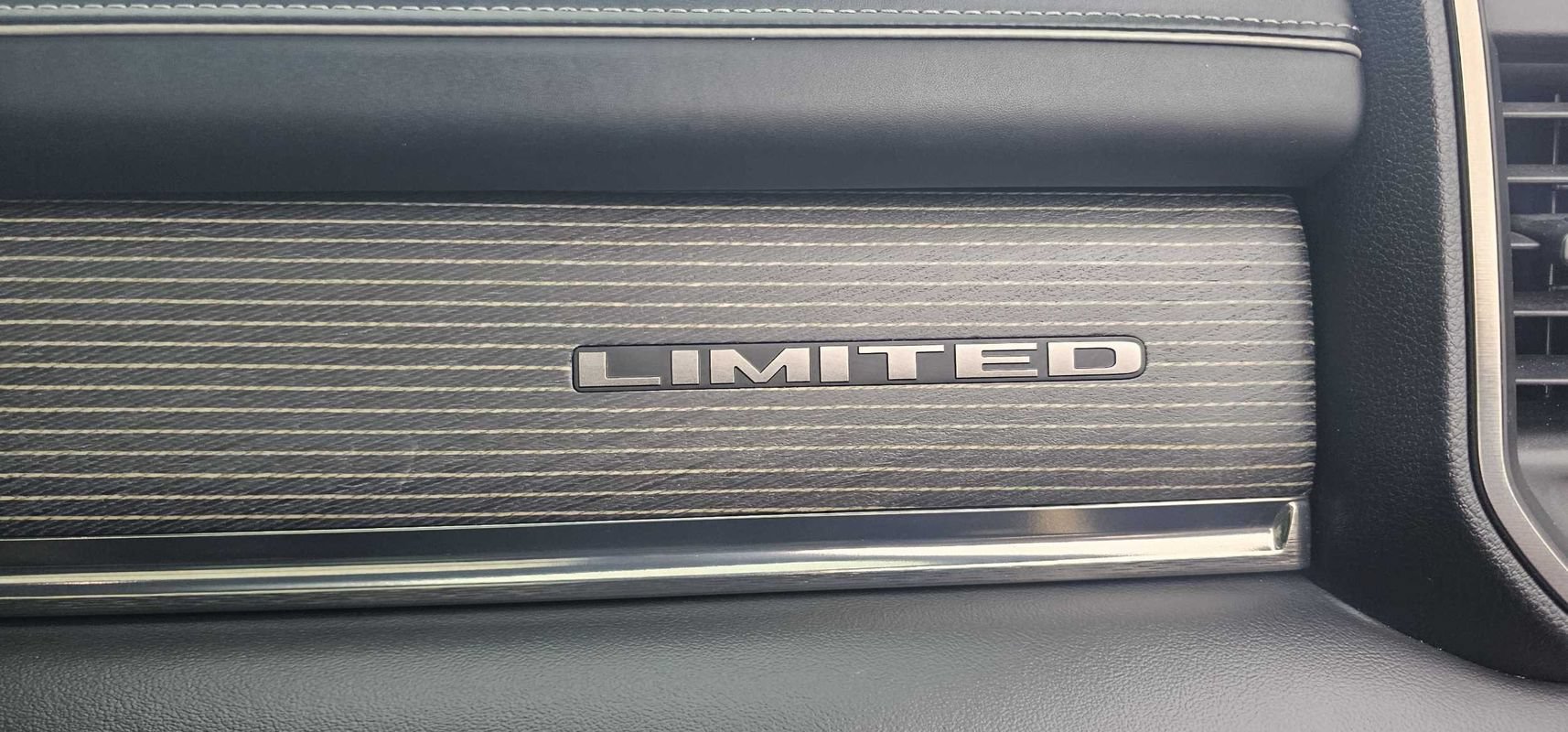 Used 2020 RAM 1500 Limited w/ Black Appearance Package AWD/4WD image 26