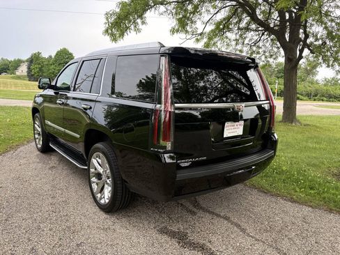 Used 2020 Cadillac Escalade Premium Luxury AWD/4WD image 3
