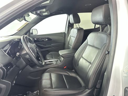 Used 2023 Chevrolet Traverse RS FWD image 11
