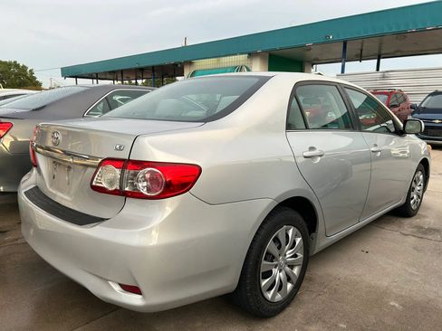 Used 2013 Toyota Corolla LE FWD image 2