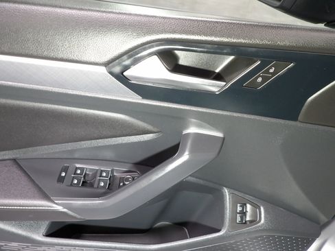 Used 2024 Volkswagen Jetta SE image 9