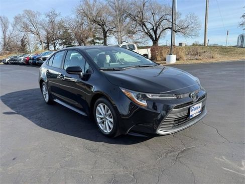 Used 2024 Toyota Corolla LE image 9