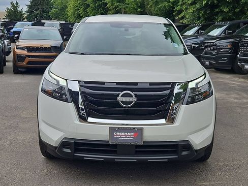 Used 2025 Nissan Pathfinder S AWD/4WD image 2