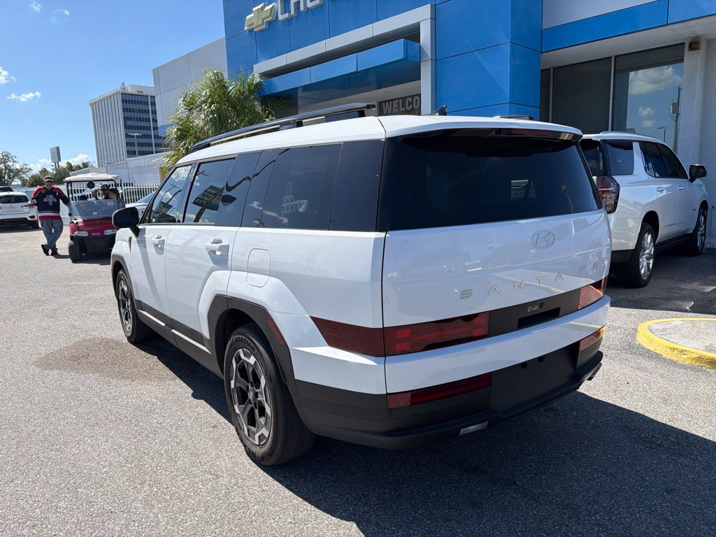 Used 2025 Hyundai Santa Fe SEL FWD image 7