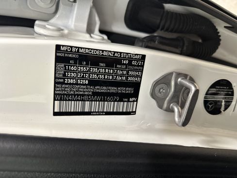 Used 2021 Mercedes-Benz GLB 250 4MATIC image 36