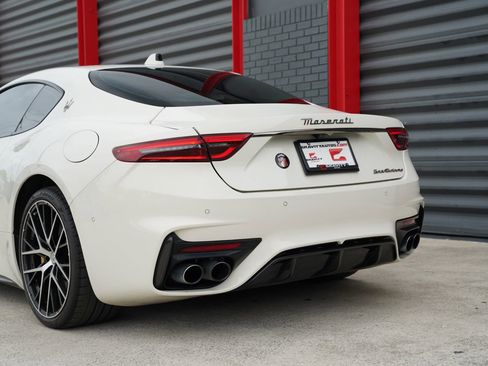 Used 2024 Maserati GranTurismo Trofeo AWD/4WD image 11