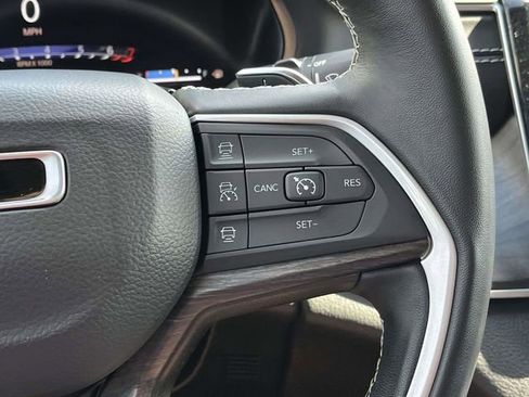 Used 2022 Jeep Grand Cherokee Limited AWD/4WD image 29