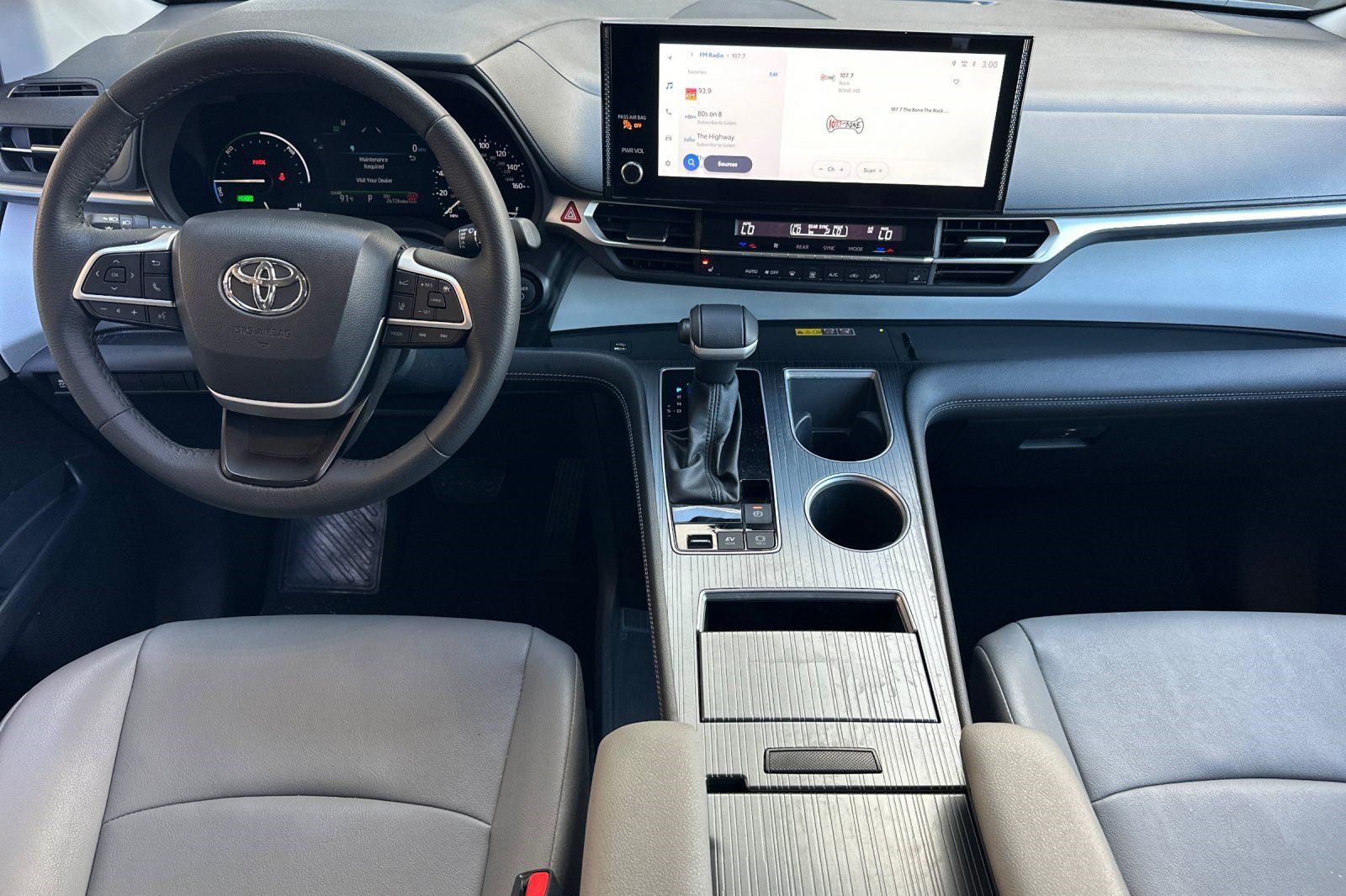 Used 2026 Toyota Sienna XLE FWD image 15
