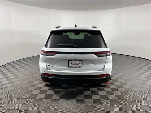 Used 2023 Jeep Grand Cherokee Altitude image 6