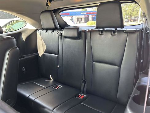 Used 2023 Toyota Highlander Platinum FWD image 17
