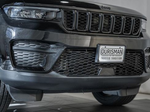 New 2025 Jeep Grand Cherokee Altitude image 13