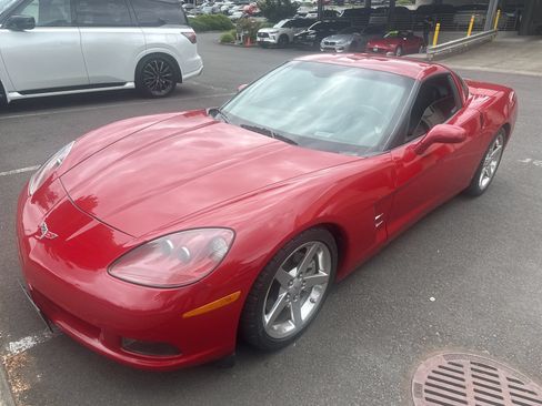 Used 2005 Chevrolet Corvette Coupe w/ Preferred Equipment Group RWD image 1