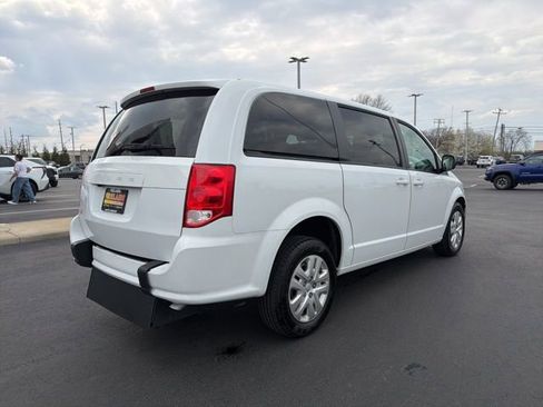 Used 2018 Dodge Grand Caravan SE w/ UConnect Hands-Free Group FWD image 7