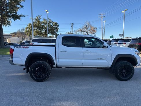 Used 2016 Toyota Tacoma SR5 image 4