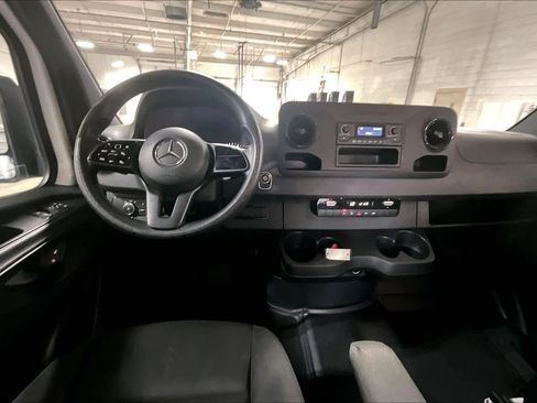 Used 2021 Mercedes-Benz Sprinter 2500 image 6