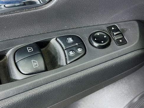 Used 2023 Nissan Kicks SV image 15