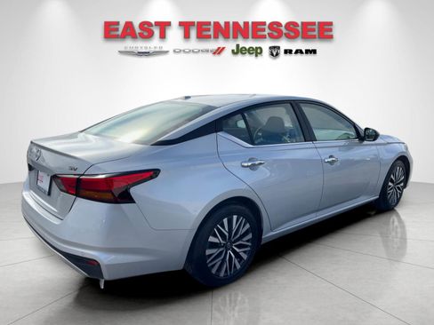 Used 2024 Nissan Altima 2.5 SV image 3