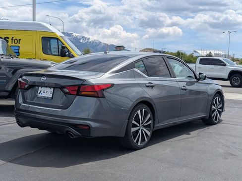 Used 2020 Nissan Altima 2.5 SR w/ Premium Package FWD image 4