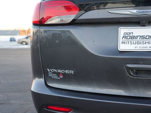 Used 2020 Chrysler Voyager LX image 8