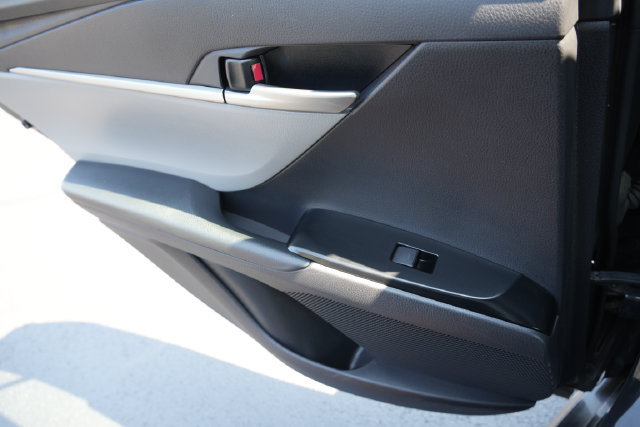 Used 2025 Toyota Camry SE FWD image 18