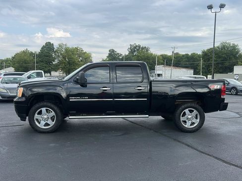 Used 2011 GMC Sierra 2500 Denali w/ Suspension Package, Off-Road AWD/4WD image 8