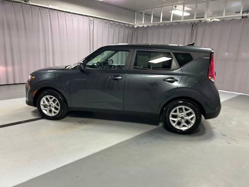 Used 2025 Kia Soul LX w/ LX Technology Package FWD image 4