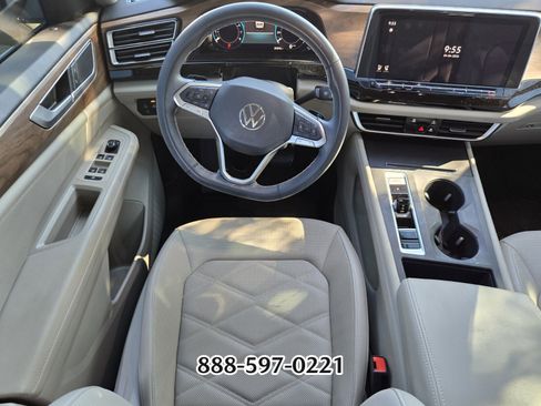 Used 2024 Volkswagen Atlas SE image 6