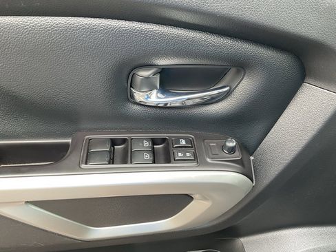 Used 2021 Nissan Titan SV w/ SV Convenience Package image 10