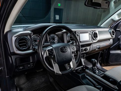 Used 2018 Toyota Tacoma SR5 AWD/4WD image 15