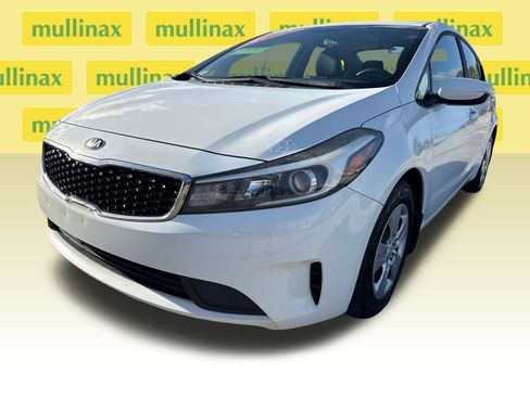 Used 2017 Kia Forte LX image 9