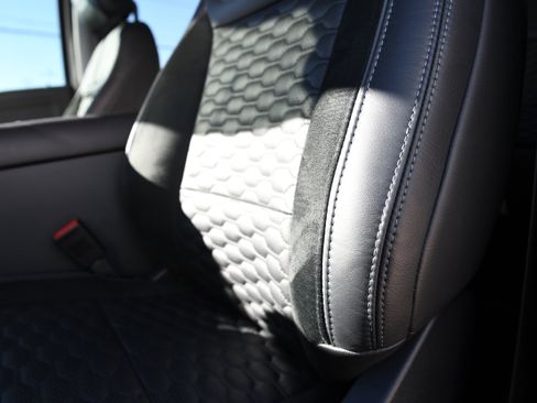 New 2026 Ford F250 Lariat w/ Black Appearance Package image 30