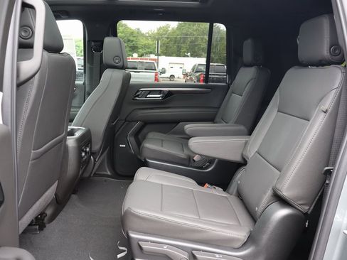 New 2025 Chevrolet Suburban LT w/ Advanced Technology Package image 22