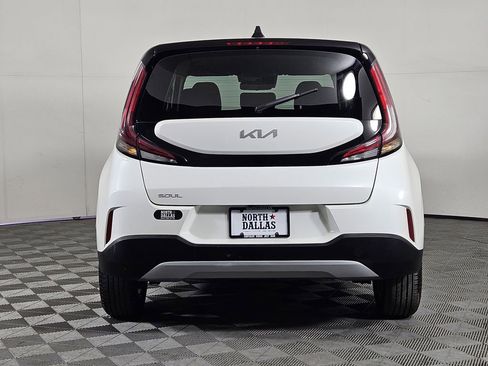 Used 2025 Kia Soul LX w/ LX Technology Package image 4