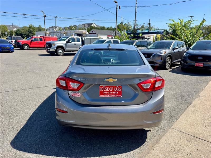 Used 2018 Chevrolet Cruze LT w/ Sun And Sound Package FWD image 3