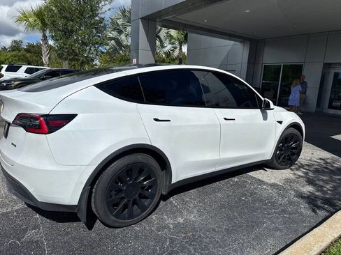 Used 2021 Tesla Model Y Long Range AWD/4WD image 3