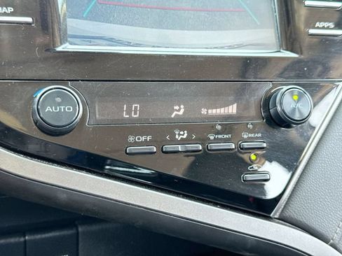 Used 2019 Toyota Camry SE FWD image 18