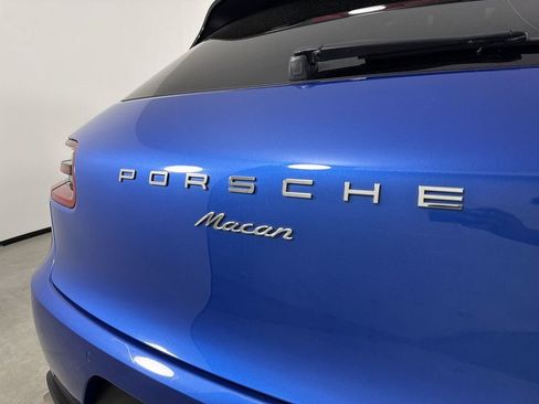 Certified 2018 Porsche Macan AWD/4WD image 19