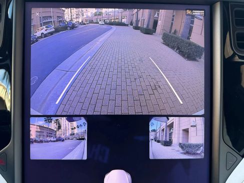 Used 2018 Tesla Model X 75D image 23