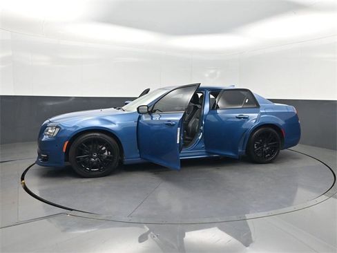 Used 2023 Chrysler 300 Touring L image 37