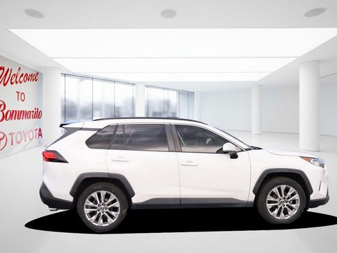 Used 2020 Toyota RAV4 XLE Premium FWD image 5