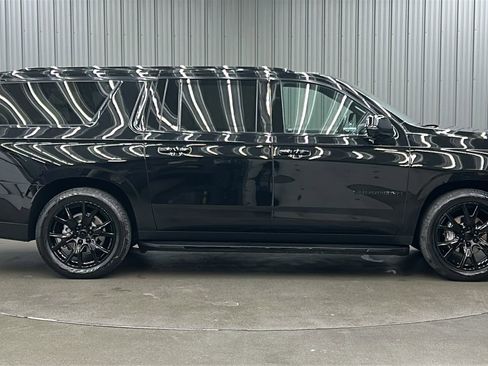 Used 2025 Chevrolet Suburban RST w/ RST Capability Package image 6