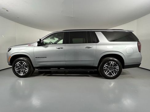 Used 2025 Chevrolet Suburban Z71 AWD/4WD image 4