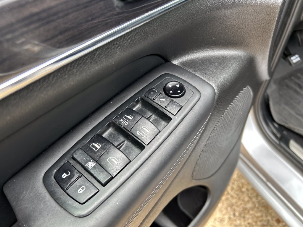 Used 2021 Jeep Grand Cherokee Overland AWD/4WD image 12