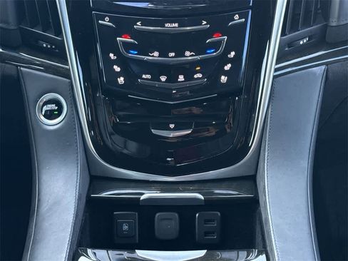Used 2020 Cadillac Escalade Platinum image 16
