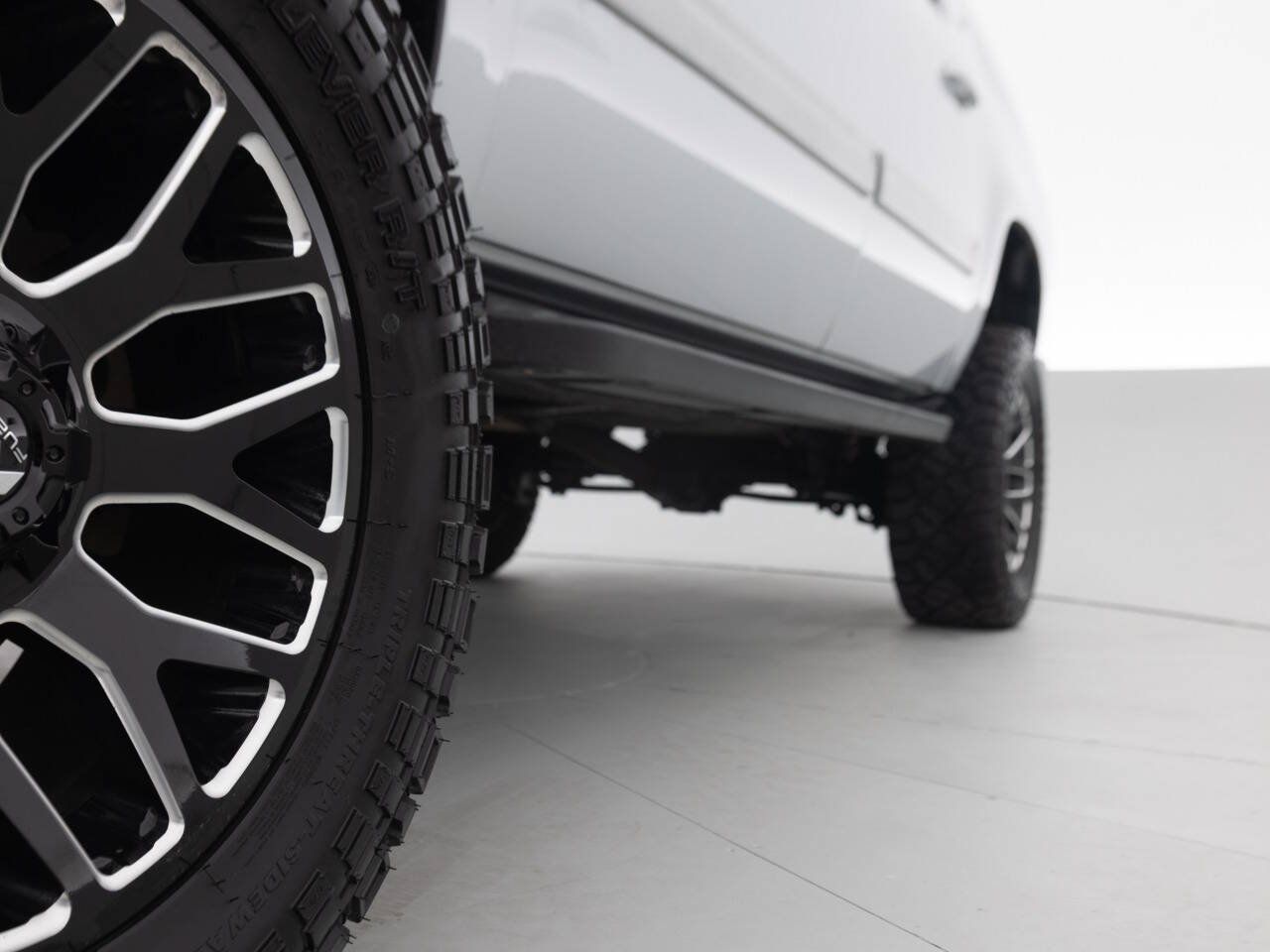 Used 2013 Chevrolet Suburban LT w/ Luxury Package AWD/4WD image 27